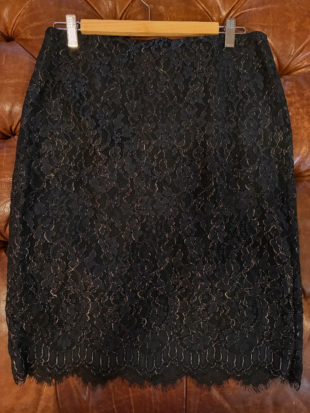 Banana Republic Women's 8 Skirt - Black and Gold Lace Pencil Skirt